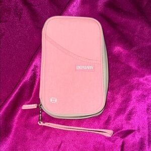 Derway passport holder with protection Pink and Gray Wristlet
